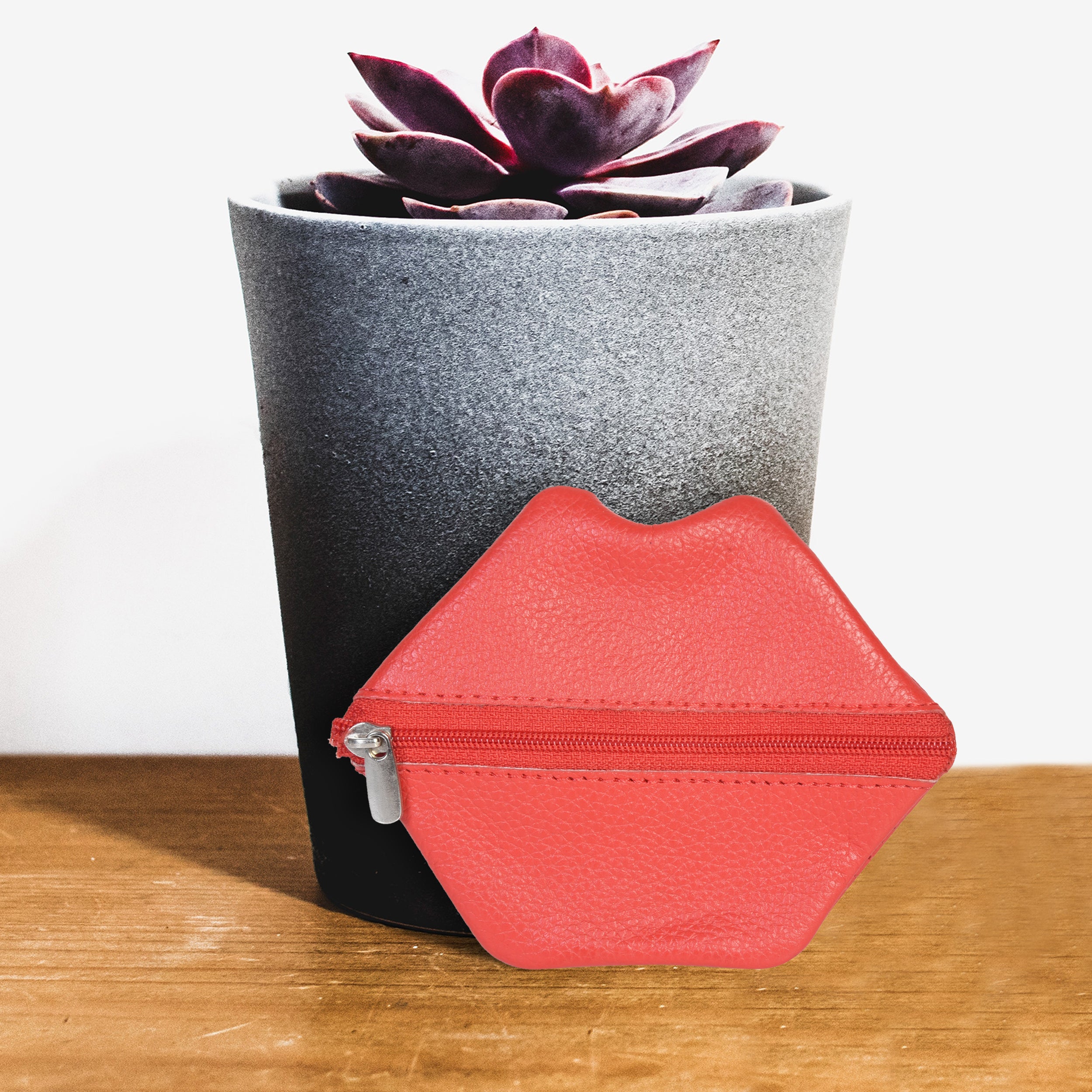 Leatherboss Ladies girls coin purse lipstick key holder - Lips Shape